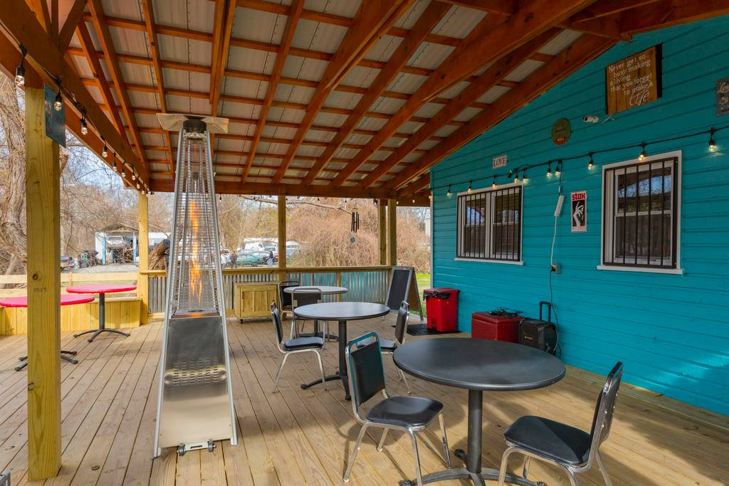 The Nashville Love Shack outdoor space
